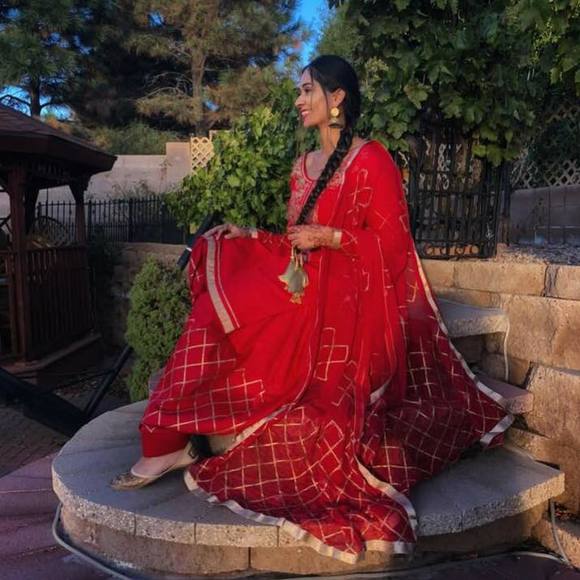 Meet your Posher, Sonia - Picture 1 of 1